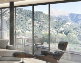 En nuestras promociones inmobiliarias en Andorra la luminosidad de la casa y las zonas verdes privadas con terraza en el exterior son un pequeño lujo a valorar.